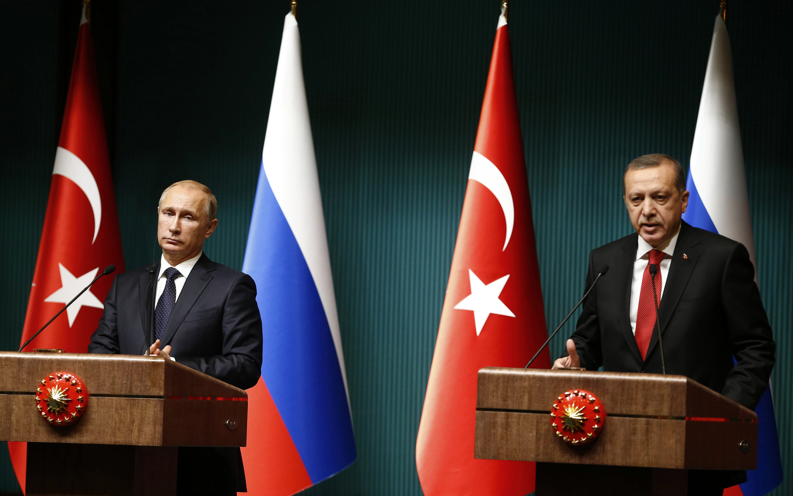 Russia's President Vladimir Putin and Turkey's President Tayyip Erdogan attend a news conference at the Presidential Palace in Ankara December 1, 2014. REUTERS/Umit Bektas (TURKEY - Tags: POLITICS) - RTR4GAUT