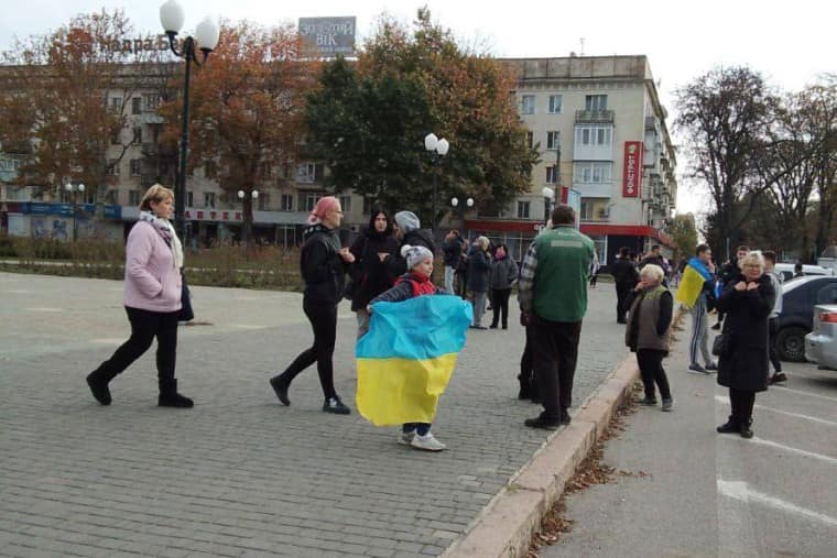 Image of Ukrainian flag raised in Kherson